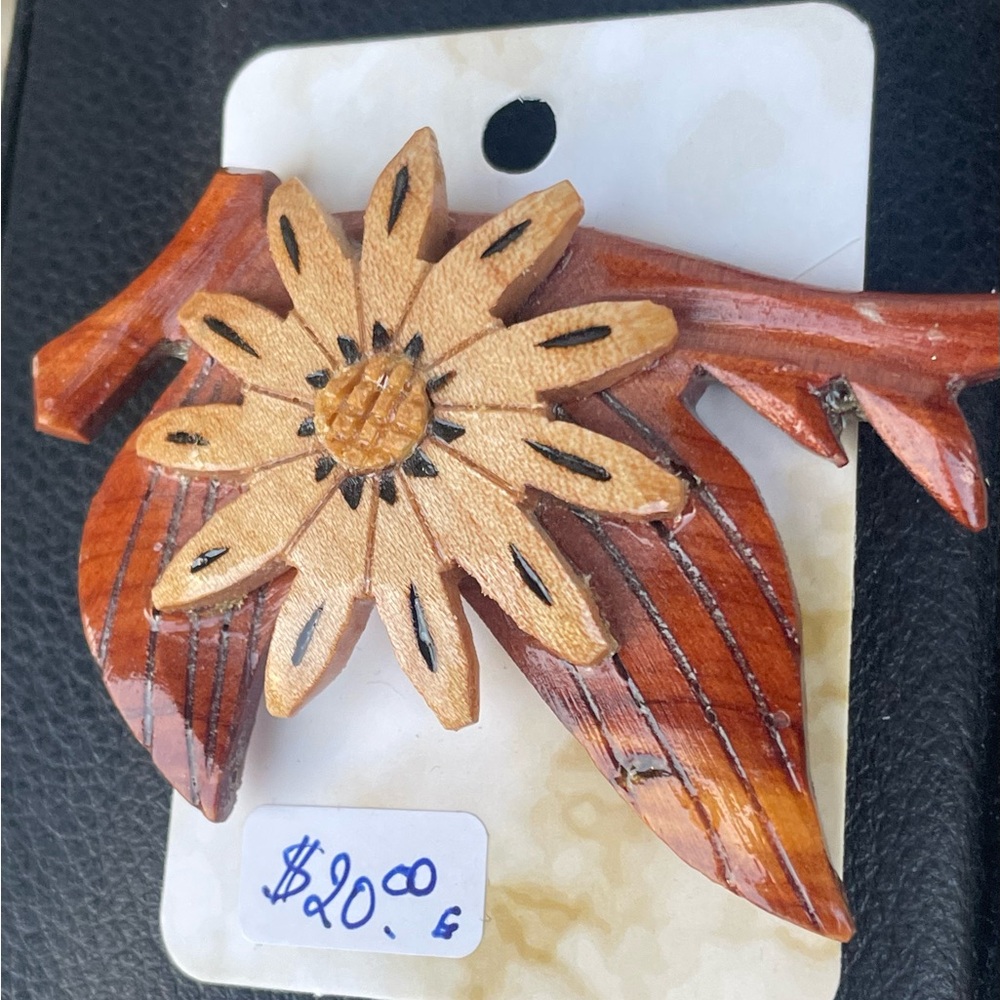 Brooch - Picture 2 of 2